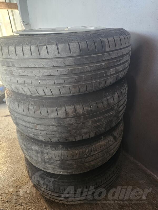 Fabričke rims and Vredestein tires