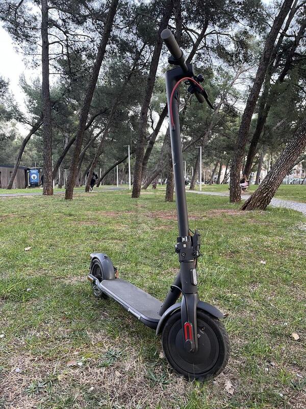 Author - Xiaomi Električni Scooter 4