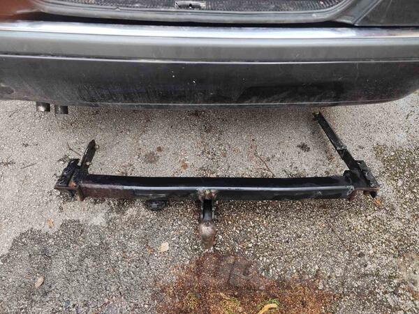 Буксировочный крюк Mercedes Benz