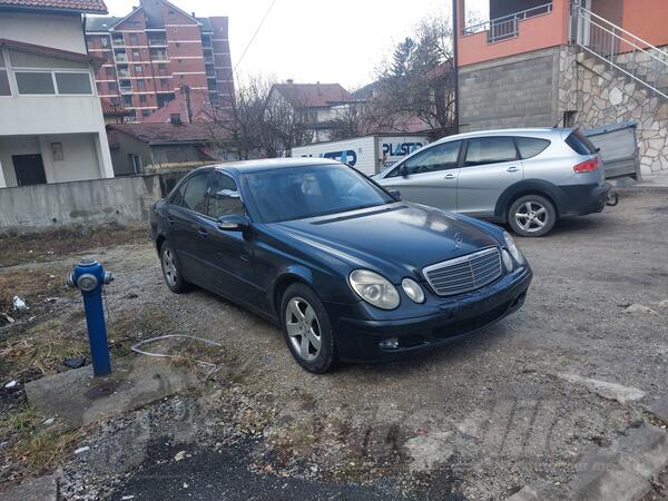 Mercedes Benz - E 220 - mercedes 220 e