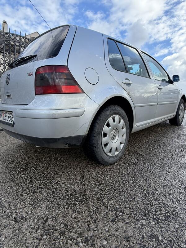 Volkswagen - Golf 4 - 1,9 tdi crveno