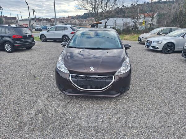 Peugeot - 208 - 1.2 benzin