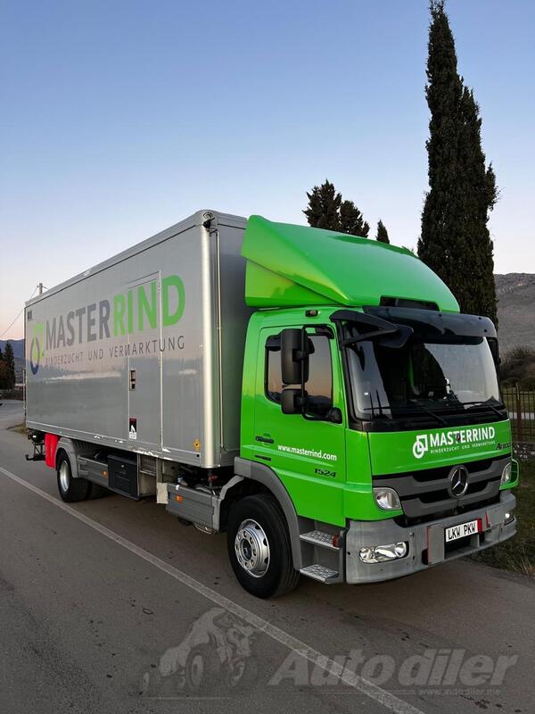 Mercedes Benz - 1524