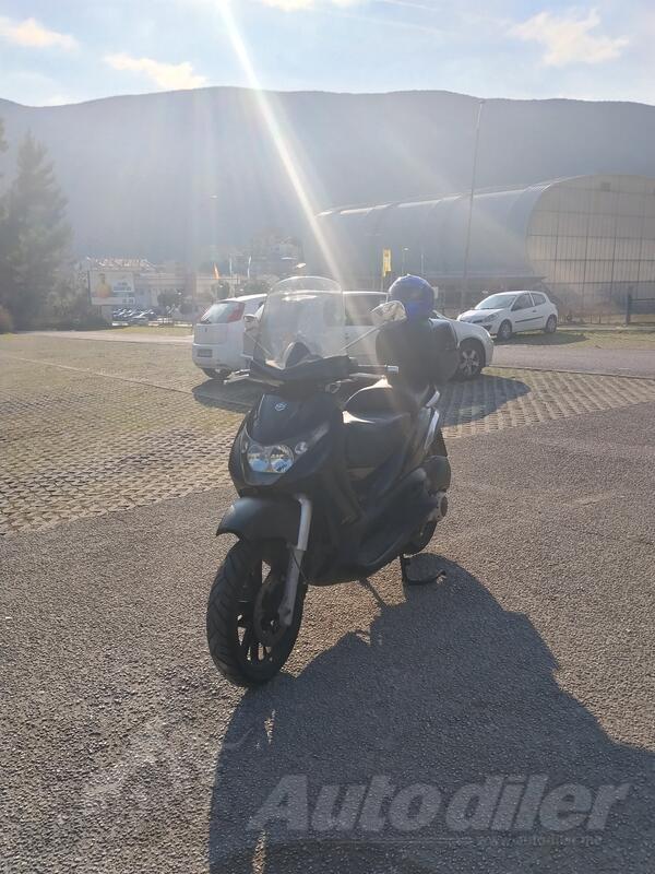 Piaggio - 250