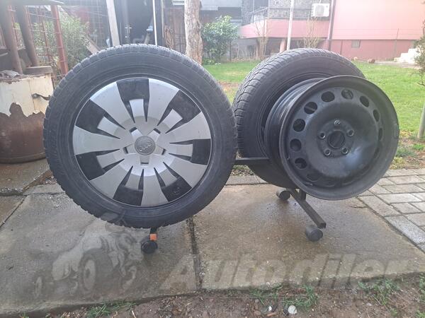 Fabričke felne i Dunlop gume