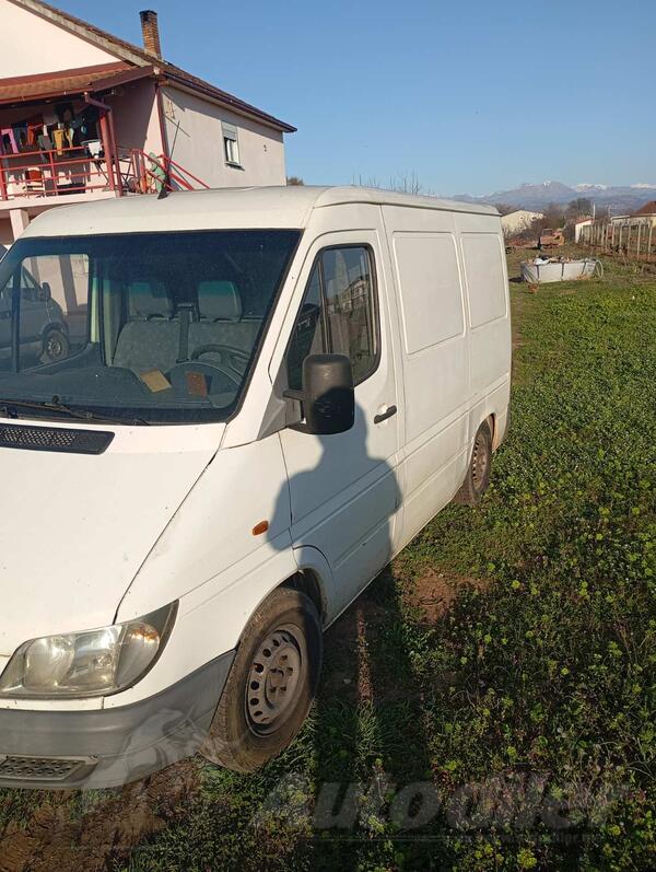 Mercedes Benz - Sprinter 208