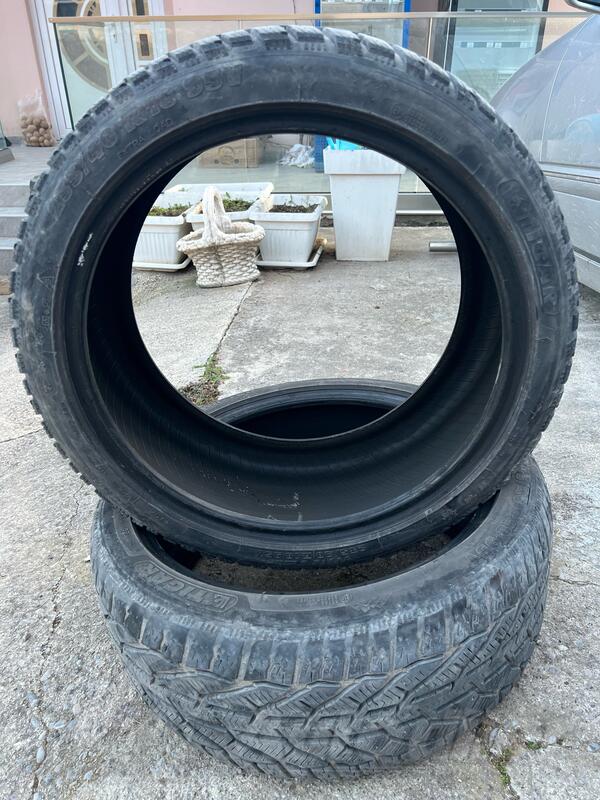 Tigar - 235 40 18 - Winter tire