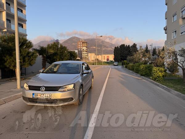 Volkswagen - Jetta - 1.6 tdi