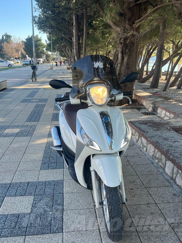 Piaggio - Medley