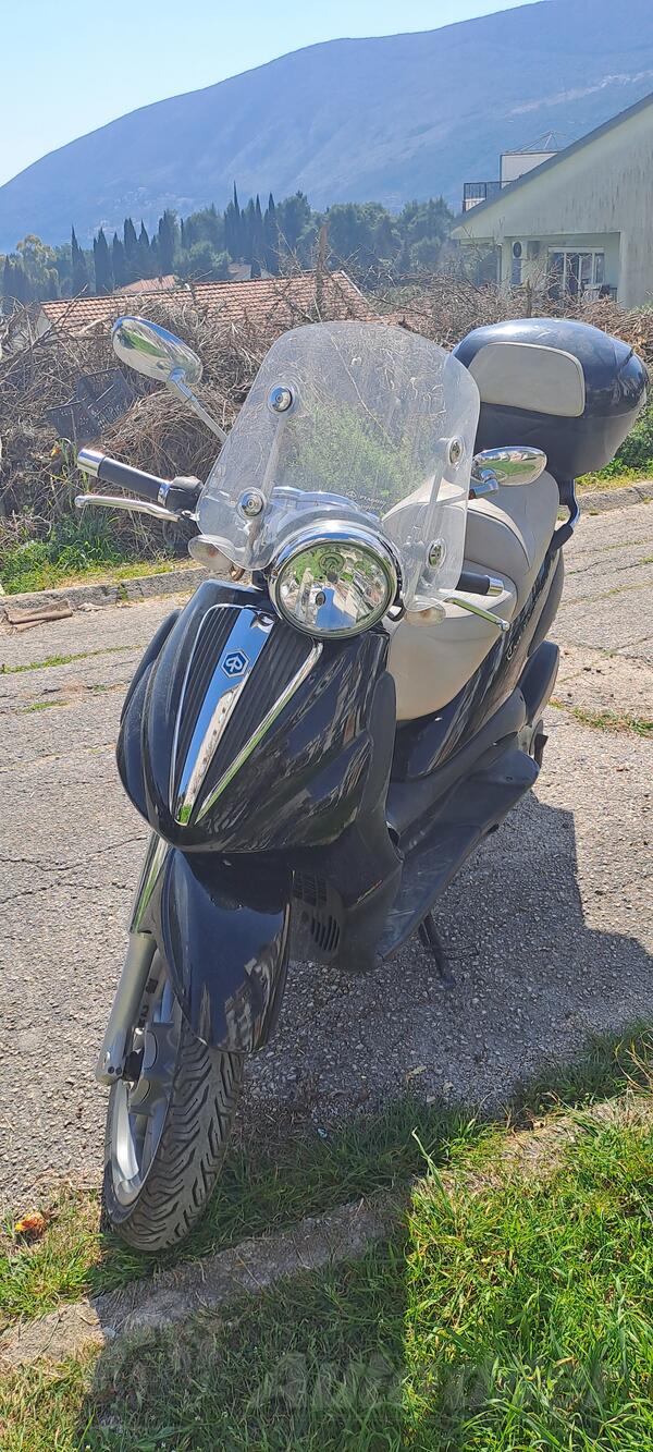 Piaggio - Beverly 250 cruiser