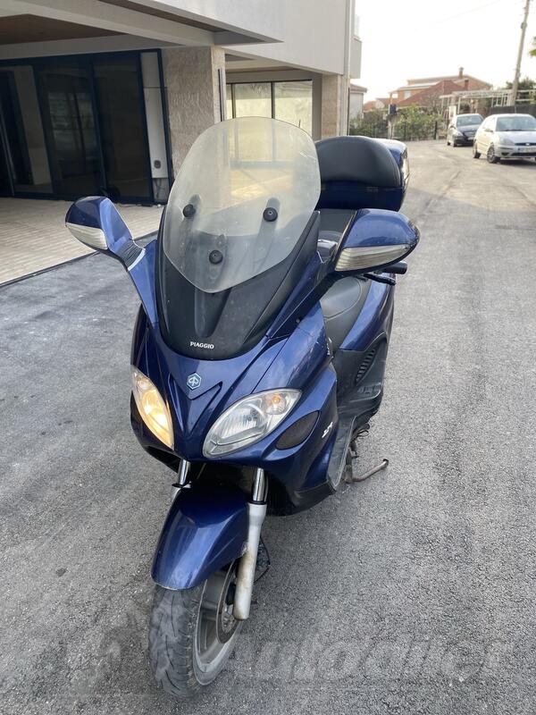Piaggio - x9