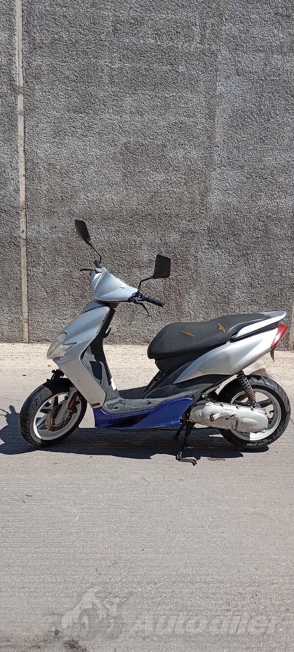 Yamaha - Jog r