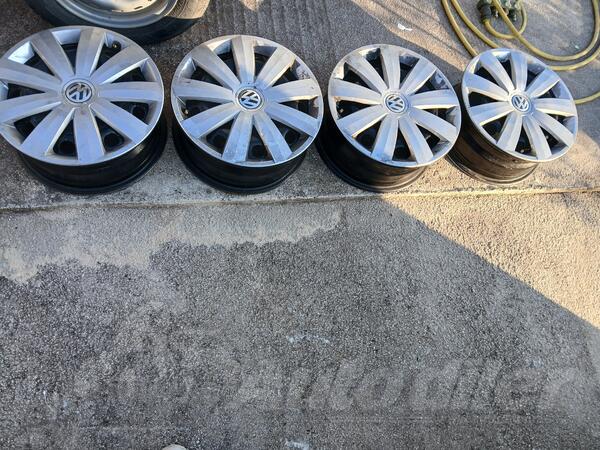 Fabričke - celicne felme 16cola.5x122 wv vozila sa rotkapnama. - Čelik felne