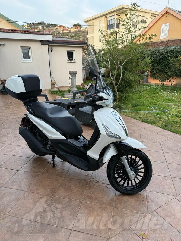 Piaggio - Beverly 300i.e