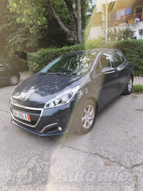 Peugeot - 208 - 1.2
