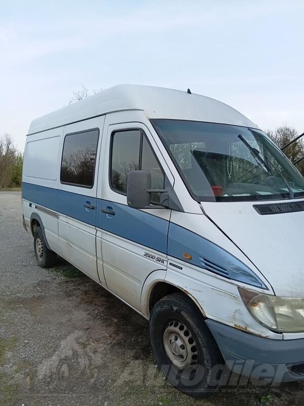 Mercedes Benz - sprinter 2700