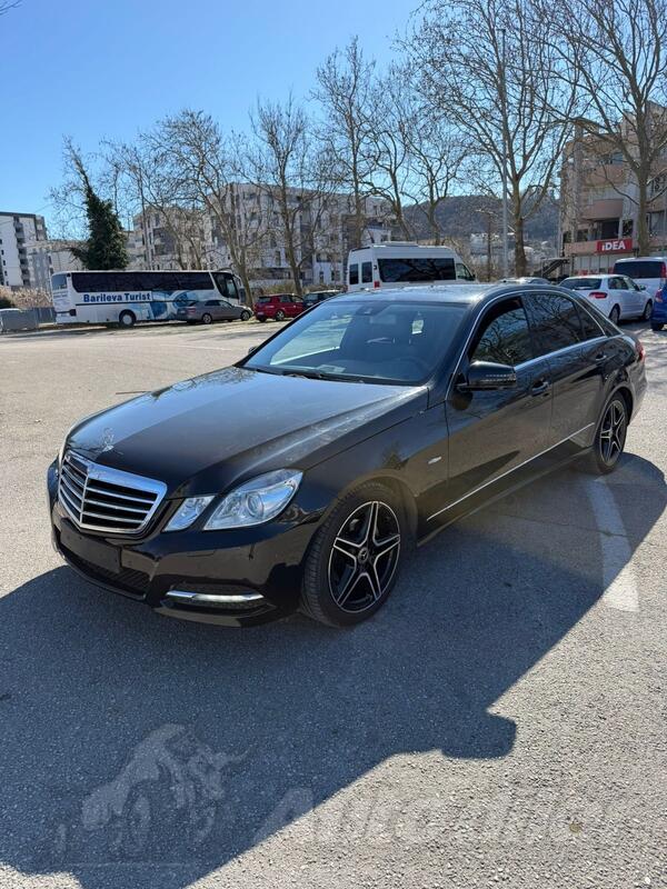 Mercedes Benz - E 220 - cdi Avangarde
