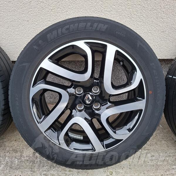 Fabričke felne i MichelinRenault gume