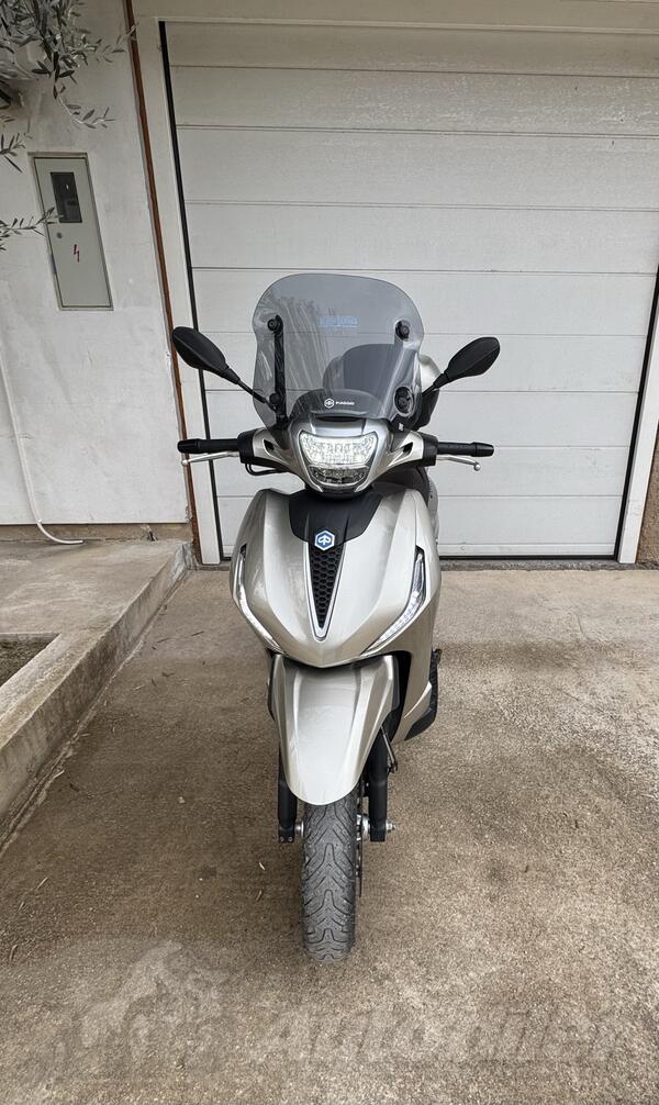 Piaggio - Beverly 300 HPE