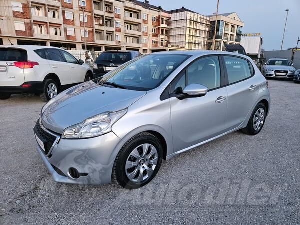 Peugeot - 208