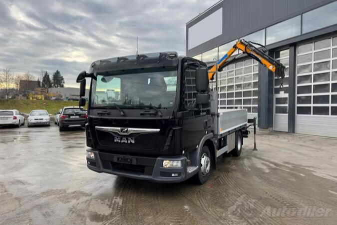 MAN - TGL 12.250 kamion s ravnom platformom+kran/LTK358