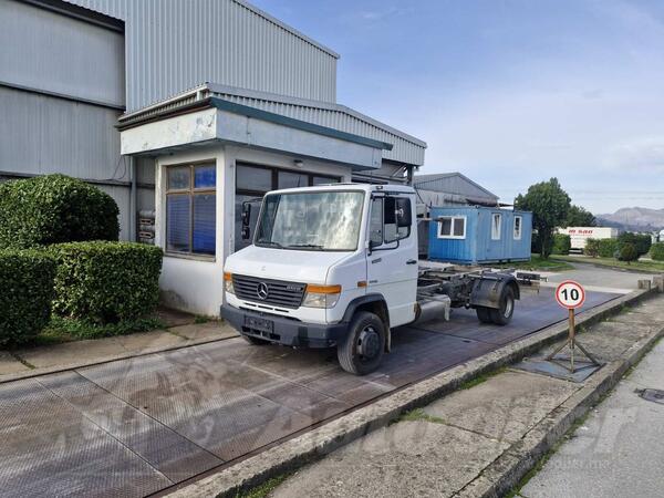 Mercedes Benz - Vario 818