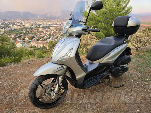 Piaggio - Pisggio Beverly 350