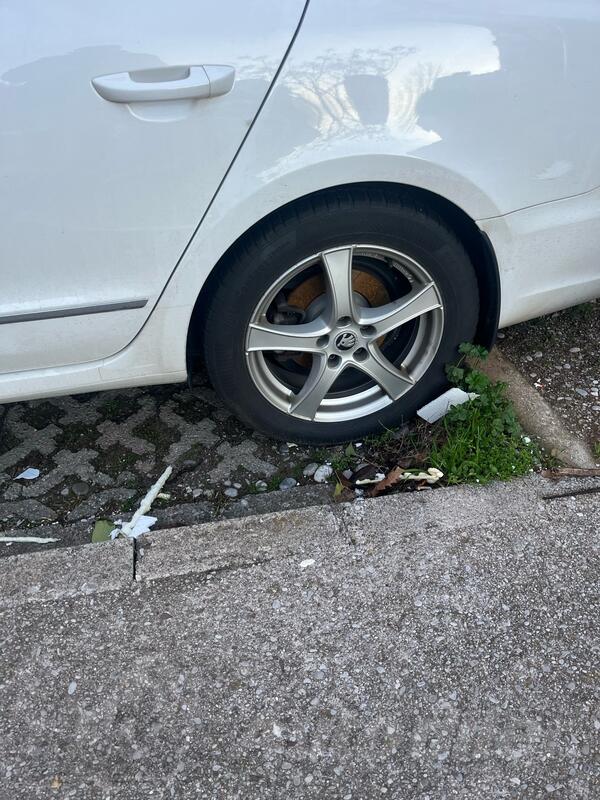 DEZENT felne i Continental gume