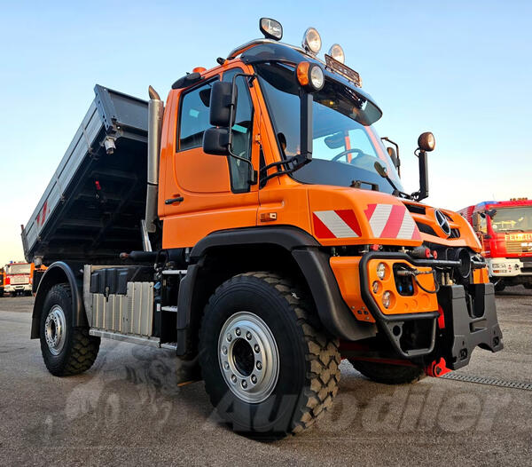 Mercedes Benz - Unimog U527 4x4 3 s kiper/LTK399