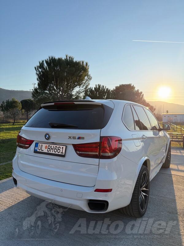 BMW - X5 M50 - 3.0