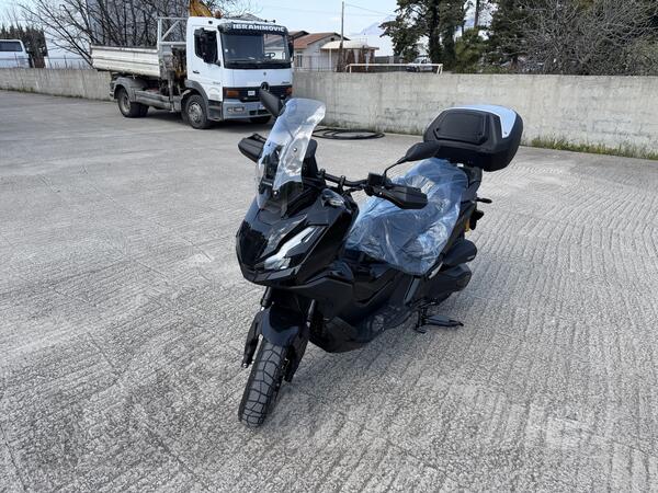 Honda - ADV 350