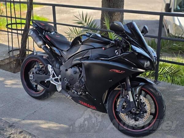 Yamaha - R1