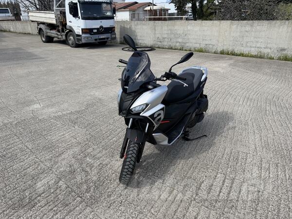 Aprilia - SR GT 200 SPORT
