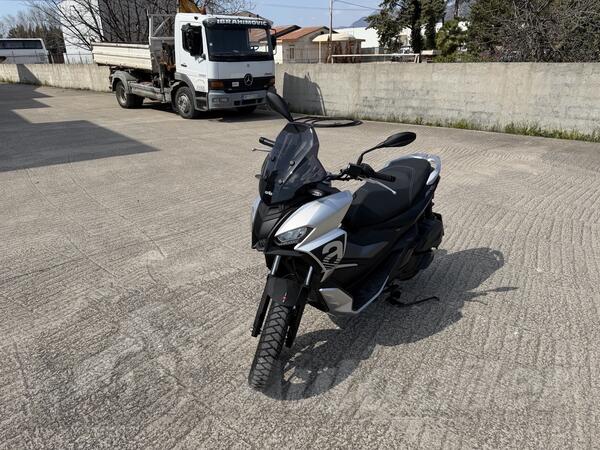 Aprilia - SR GT 200 SPORT