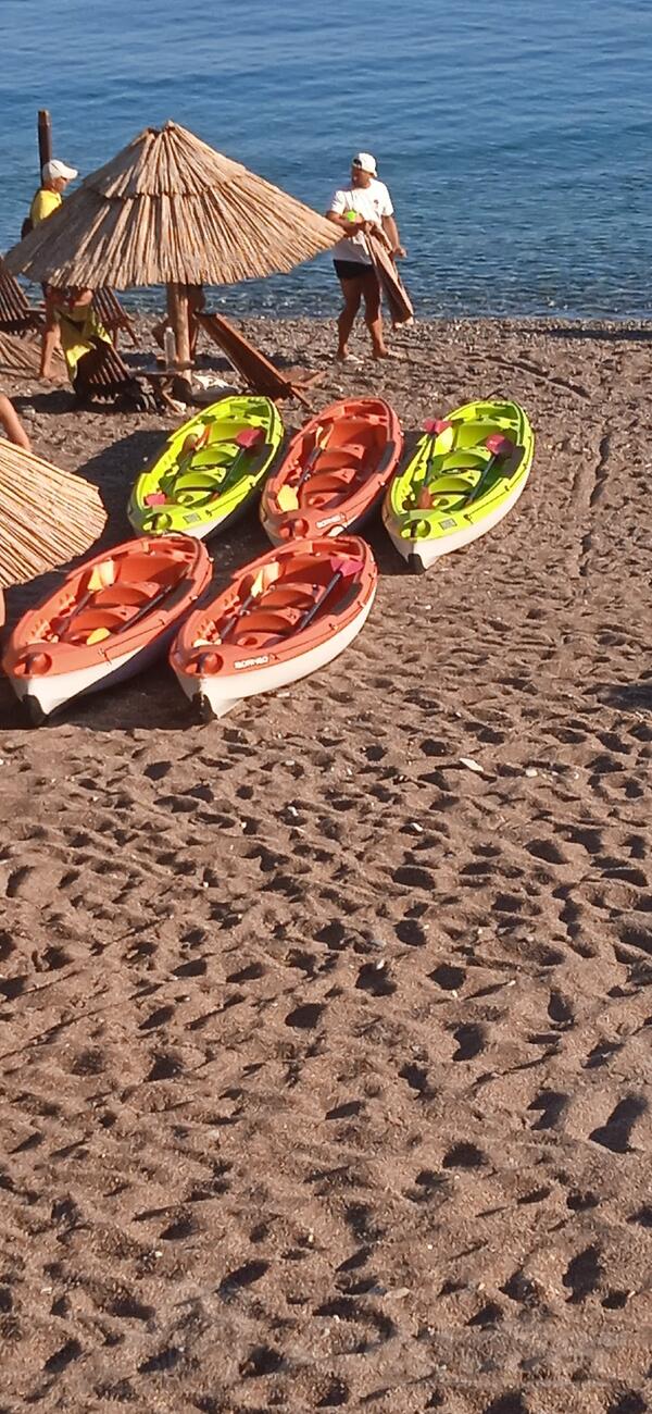 Kajak Borneo 4m. 5 komada. U perfektnom stanju. I 3 Bic sup daske karbonske.