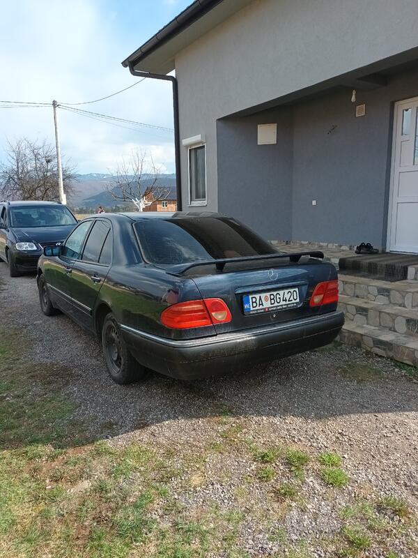 Mercedes Benz - E 200 - E 200