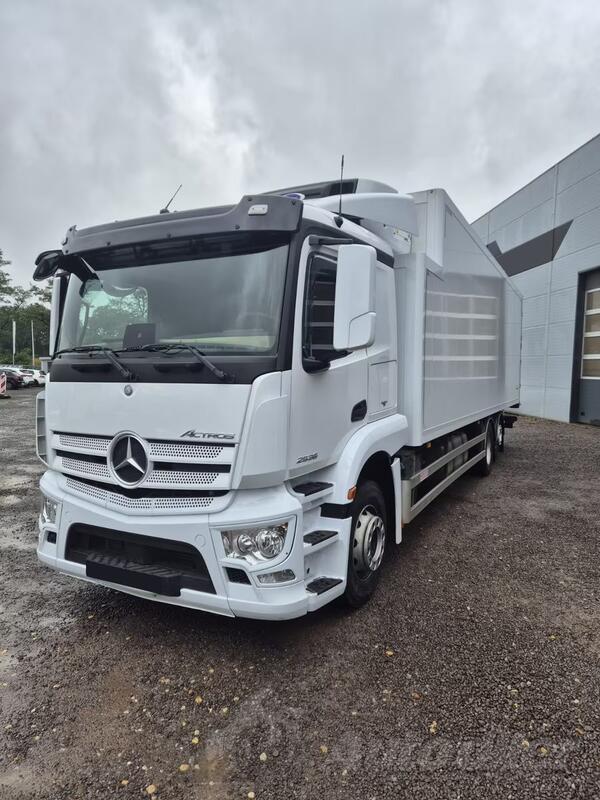 Mercedes Benz - Actros 2540L  Kamion hladnjača+rampa/LTK448