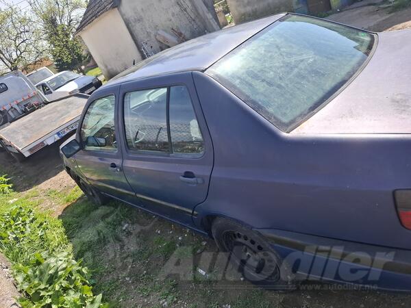 Volkswagen - Vento - 1.8