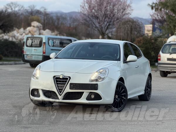 Alfa Romeo - Giulietta - 2.0 JTD 6 BRZINA NA IME KUPCA SERVISNA KNJIGA