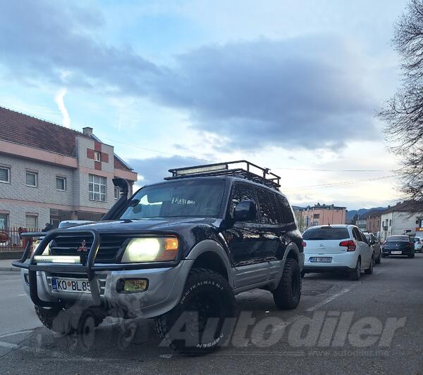 Mitsubishi - Pajero