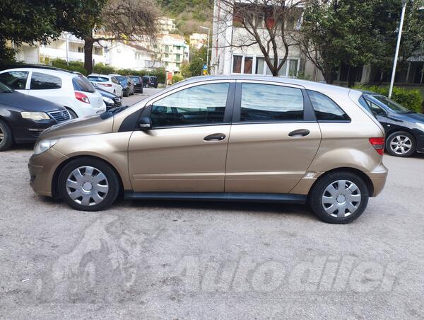 Mercedes Benz - B 180