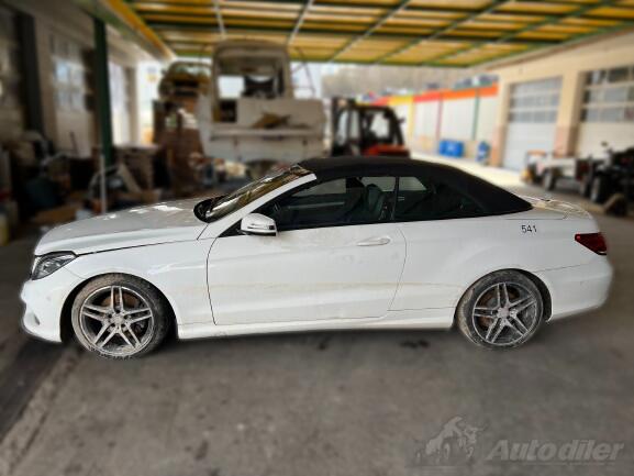 U djelovima Mercedes Benz - E 220 A207 W207 KABRIO 2013 AMG	220CDI