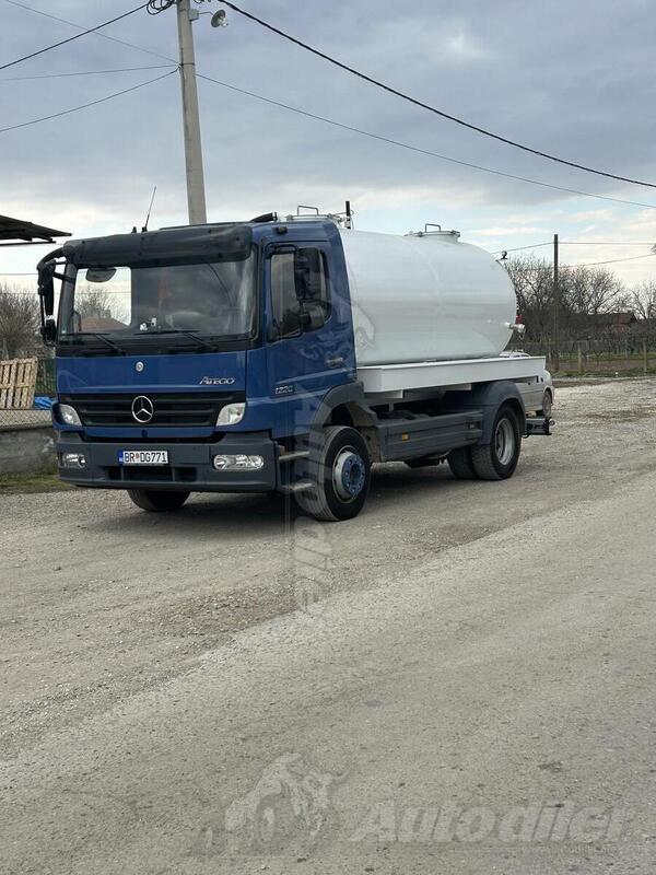 Mercedes Benz - Cistjerna za vodu