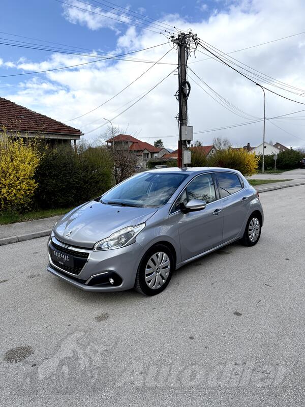 Peugeot - 208 - 1.2