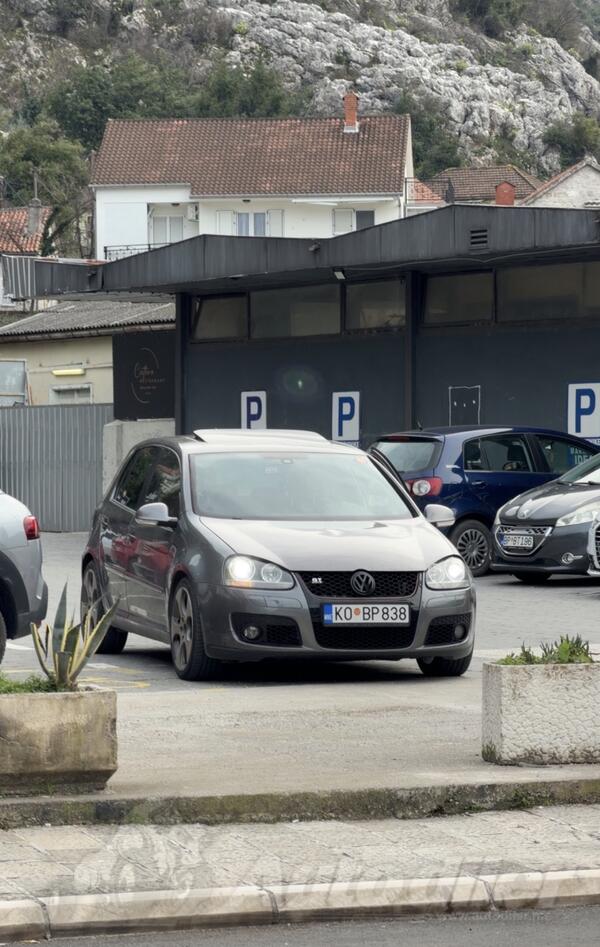 Volkswagen - Golf 5 - 2.0 TDI