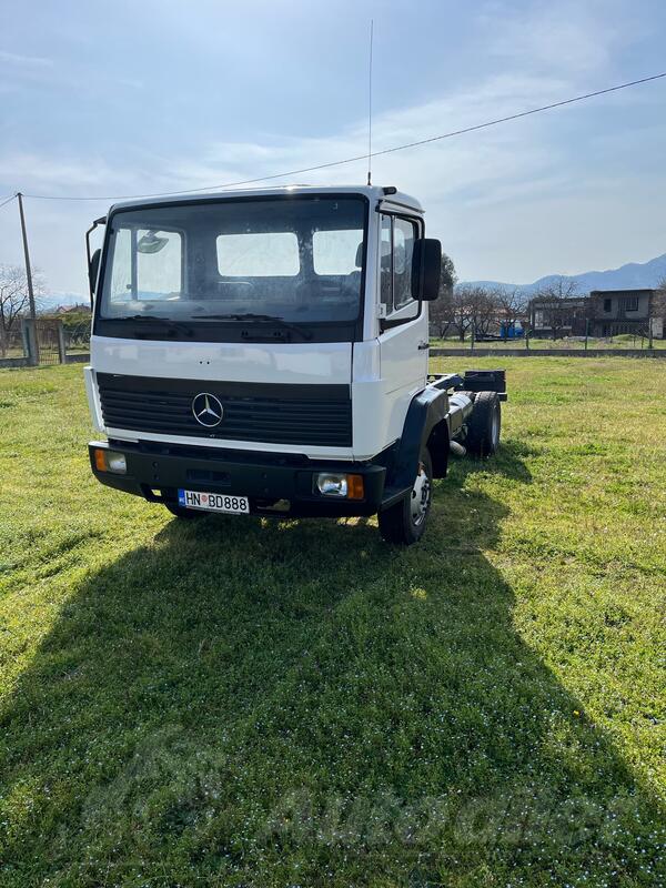 Mercedes Benz - 817