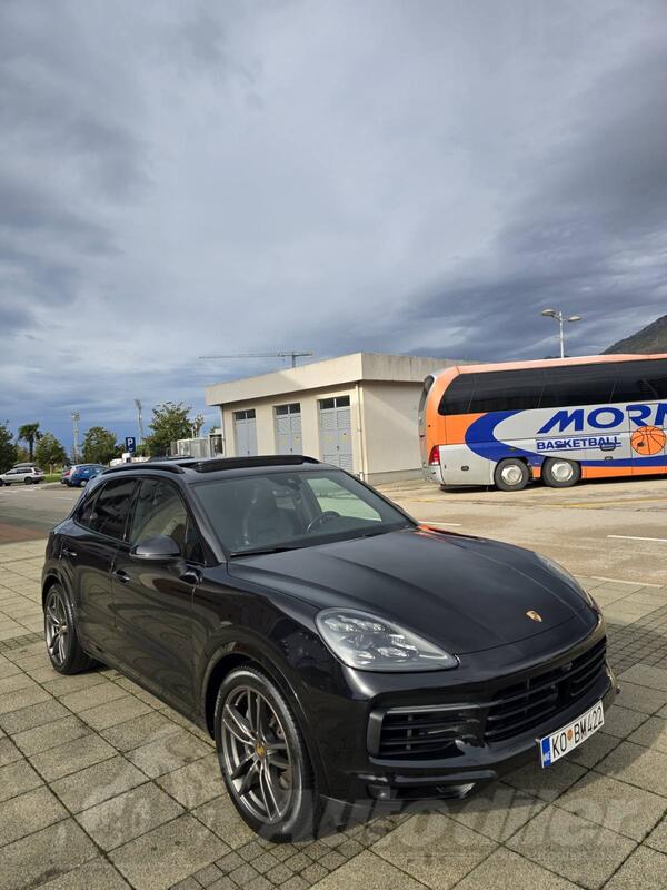 Porsche - Cayenne - S  2.9  440ks