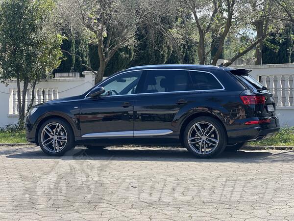 Audi - Q7 - Q7 S line, matrix