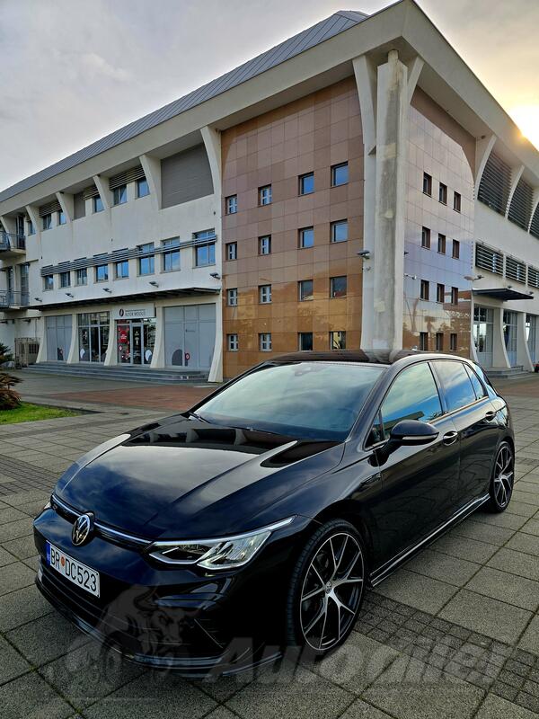 Volkswagen - Golf 8 - R-LINE