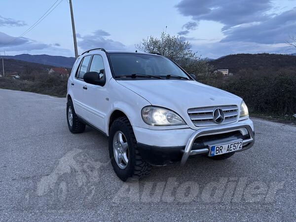Mercedes Benz - ML 270 - 2.7 120 kw